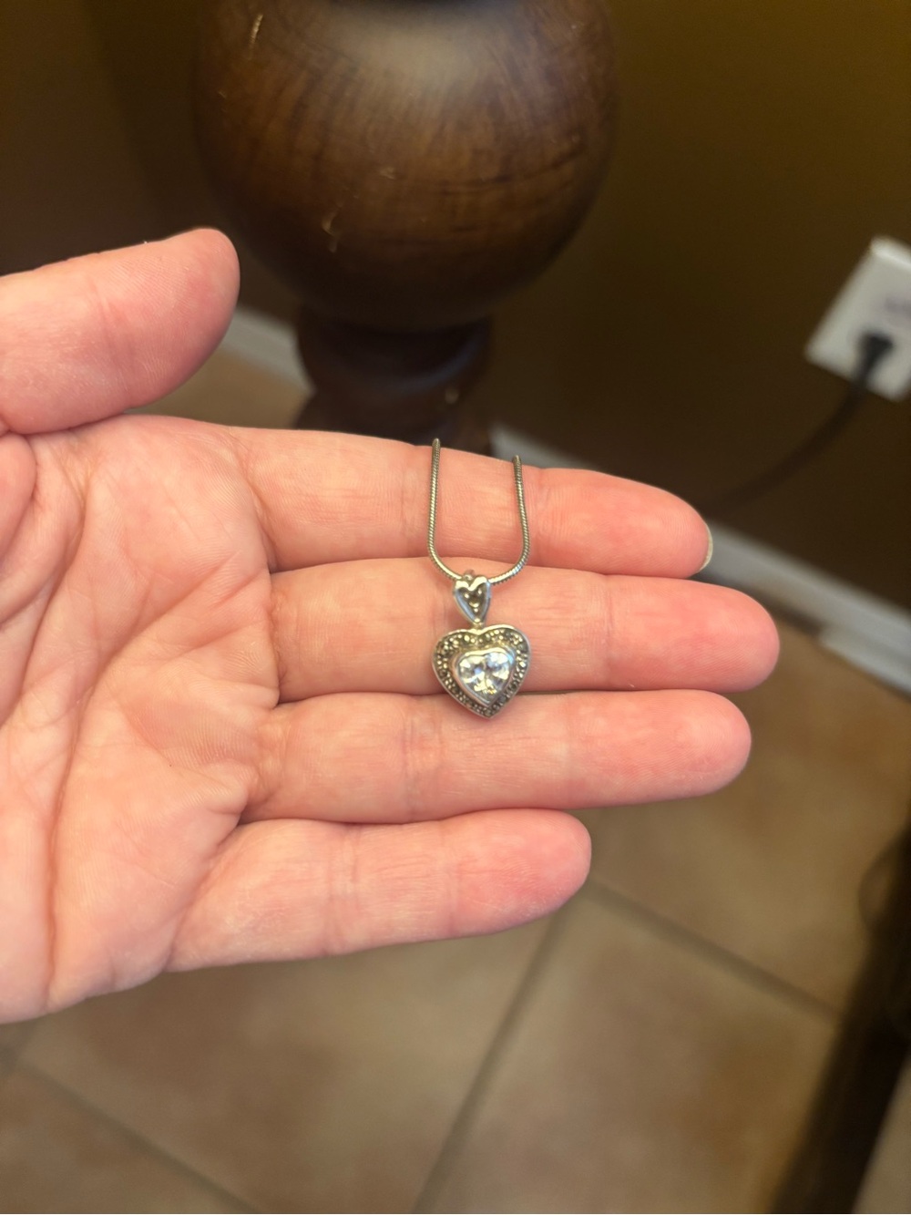 Elegant Silver Heart Pendant Necklace with Sparkling Center - Picture 2 of 9